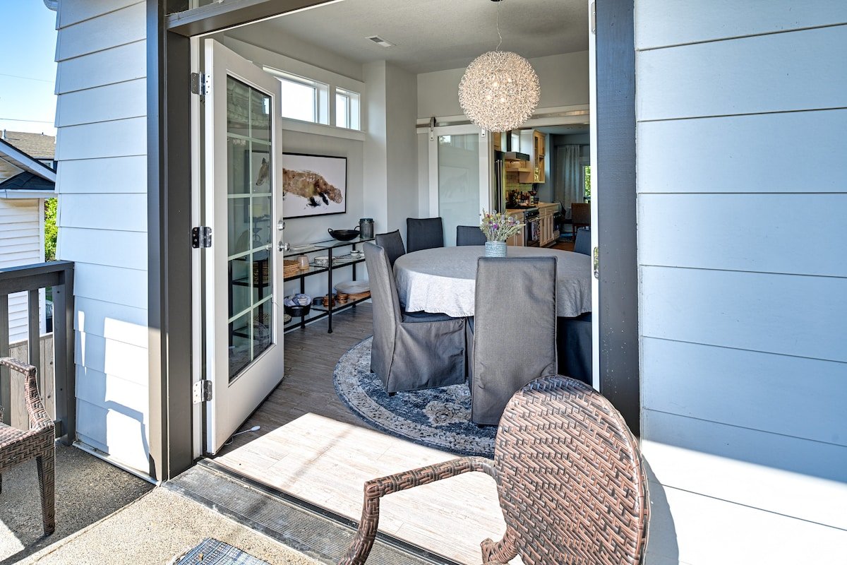 Alberta Arts Retreat with 4 bedrooms/3.5 baths gallery image 5