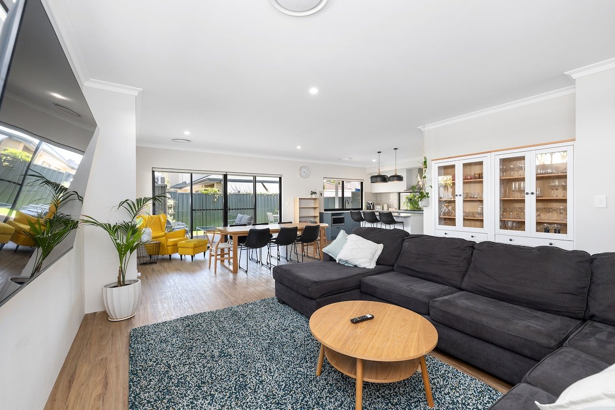 Family Friendly Close 2 Airport, Optus, Crown&City gallery image 2