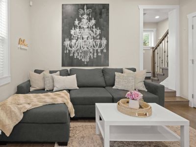 Cozy Central 3BR Home| King Bed| 15 min to DT Van!