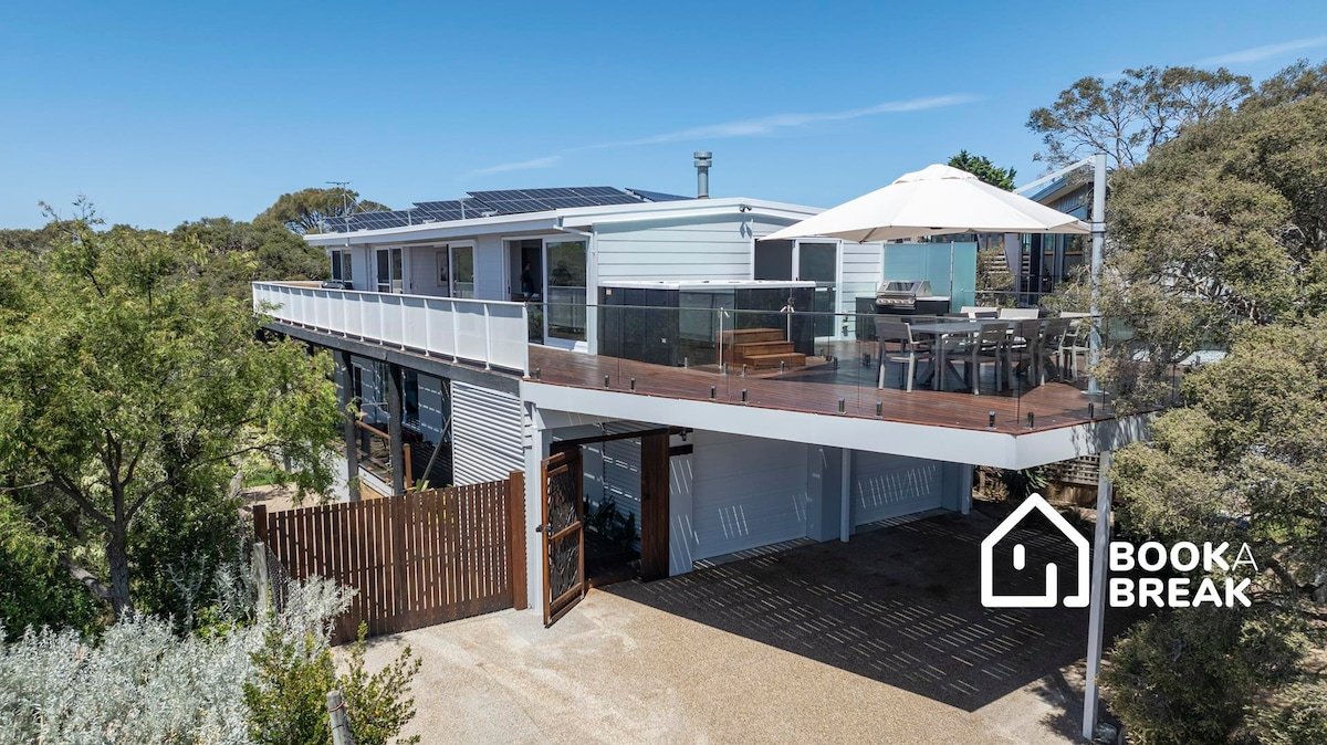 Style In Sorrento – Bay Views, Spa, Snooker, Beach gallery image 2