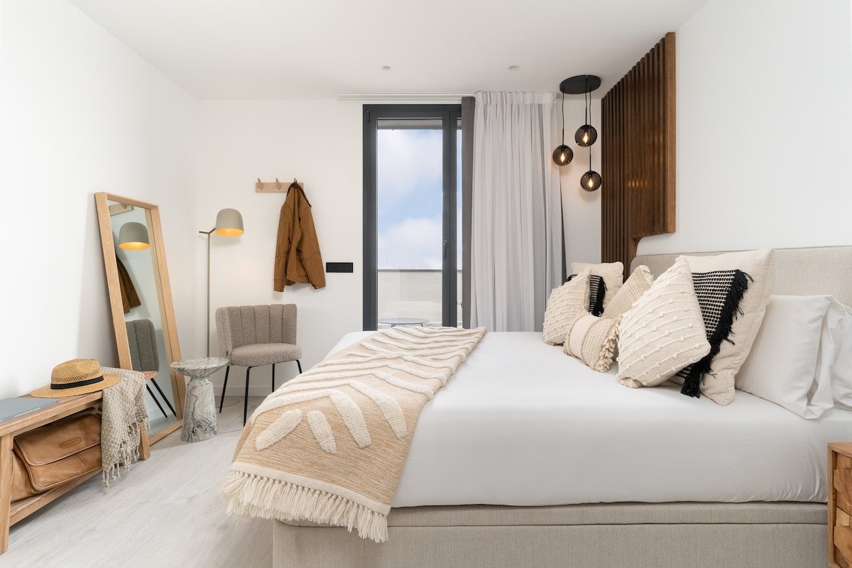 master La Rambla | 2 BR Apartment with Balcony gallery image 4