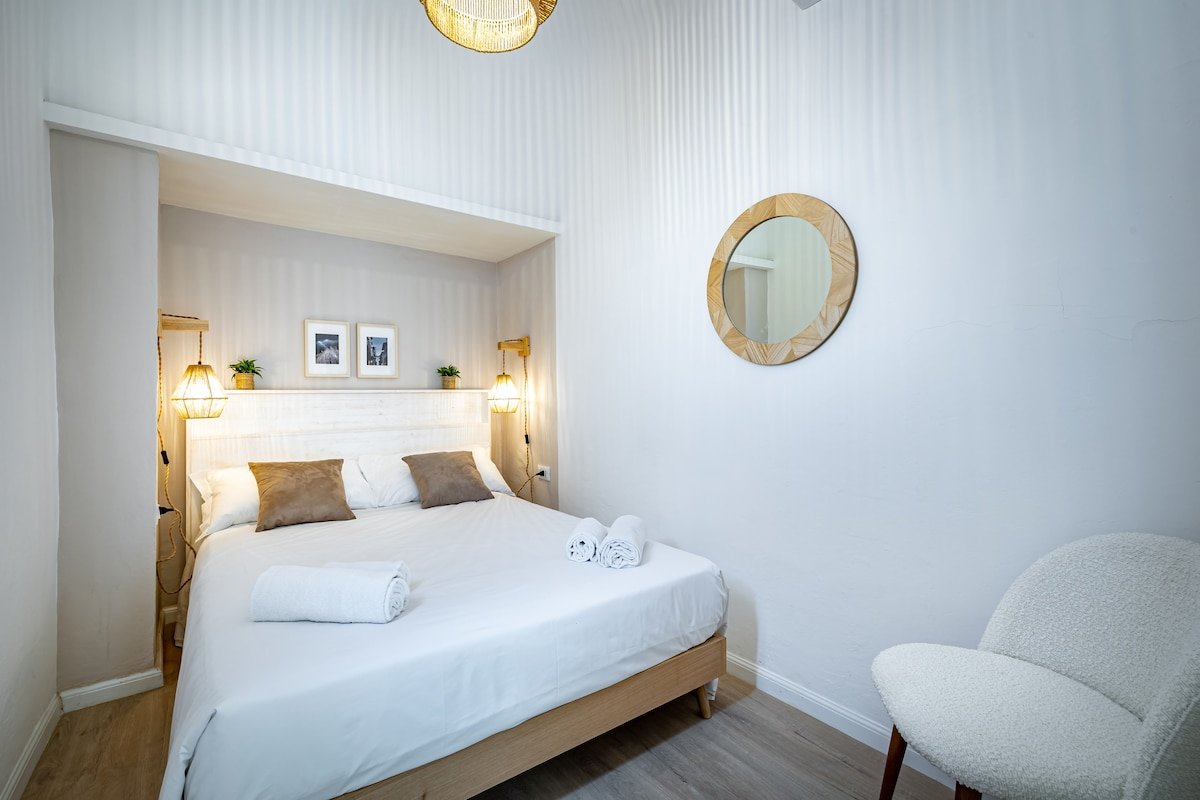 YiD stunning on the Accademia gallery image 5