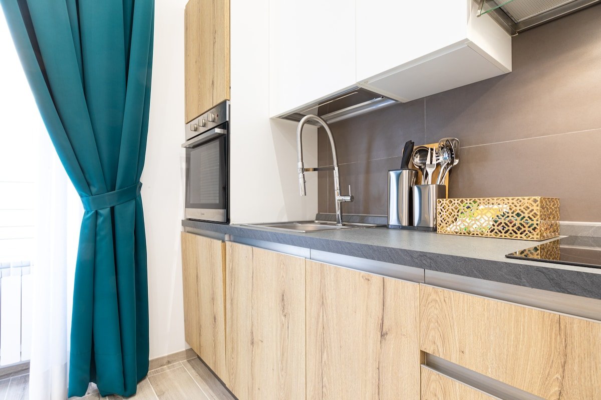 Trastevere Exclusive Three Bedroom Apartment gallery image 4