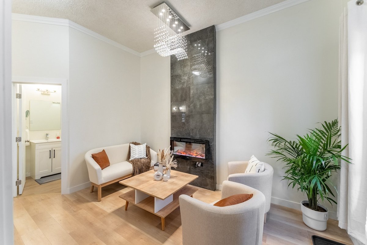 Modern & Cozy: 4Bed 2Bath Home (8 guests max.) gallery image 2