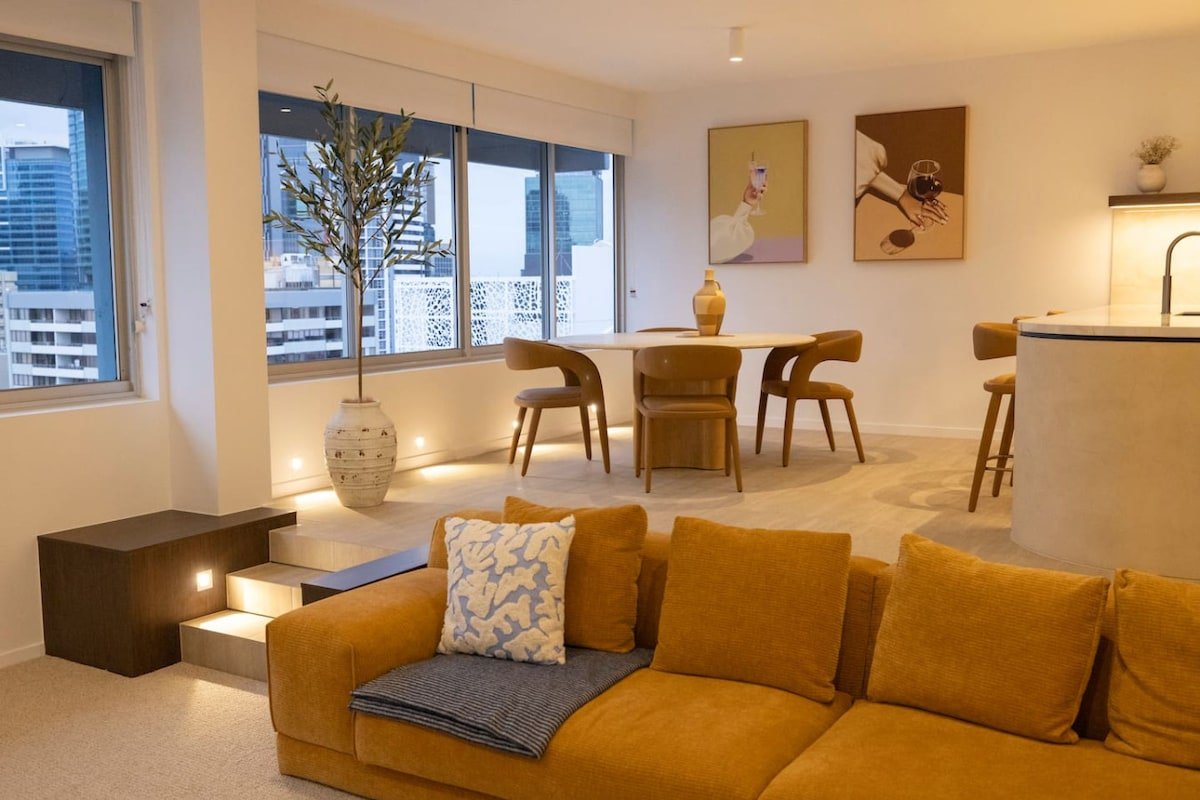 Penthouse – Luxury 2 Storey -3 Bedroom Sky home! gallery image 3