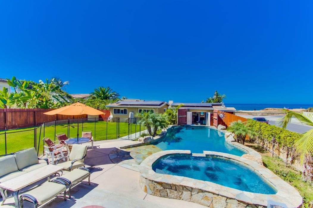 VILLA MAR VISTA-Spacious Oceanfront Home with Pool gallery image 3