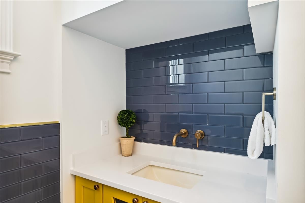 Gulf Front w/Private Pool+ Beach Access| Sleeps 38 gallery image 2