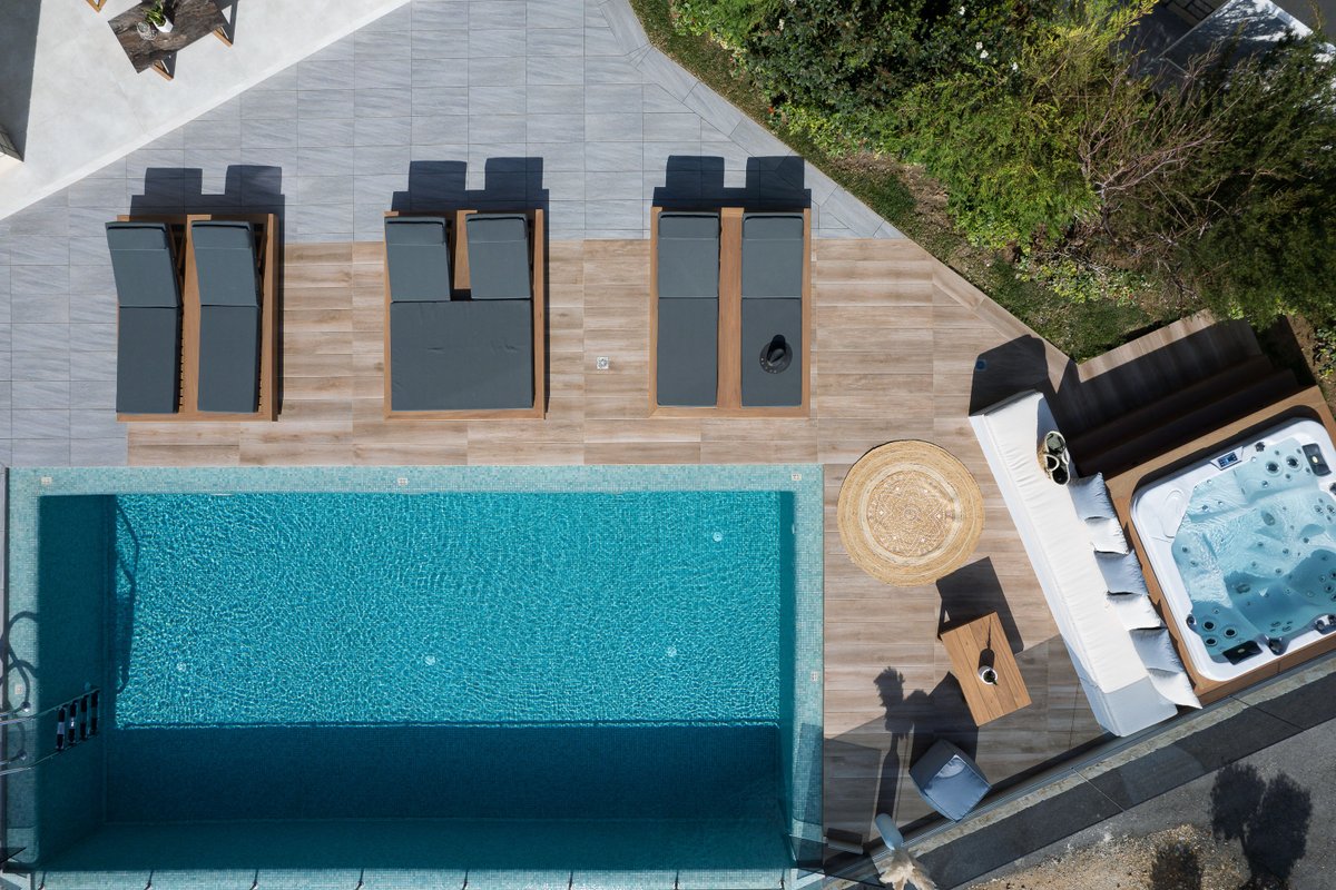 Blue Argyrie, heated pool, Jacuzzi, Playground