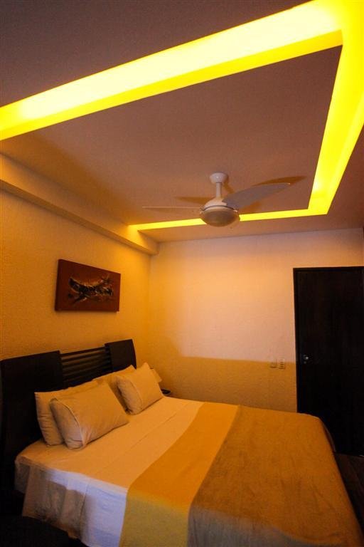 Penthouse Sugarloaf #200C gallery image 4