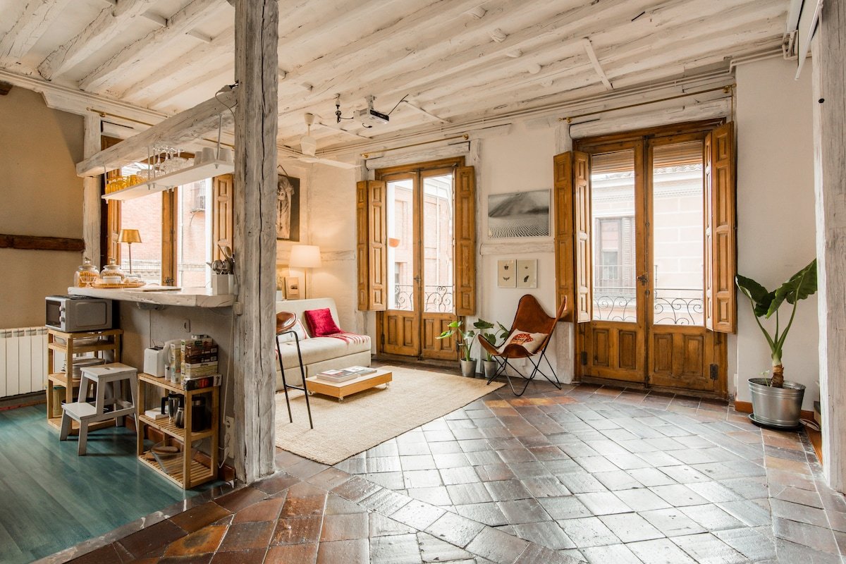 In The Very Heart of the City + Video Projector gallery image 4