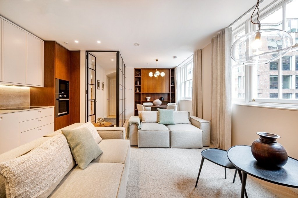 Covent Garden 2 bed, 2 bath duplex gallery image 2