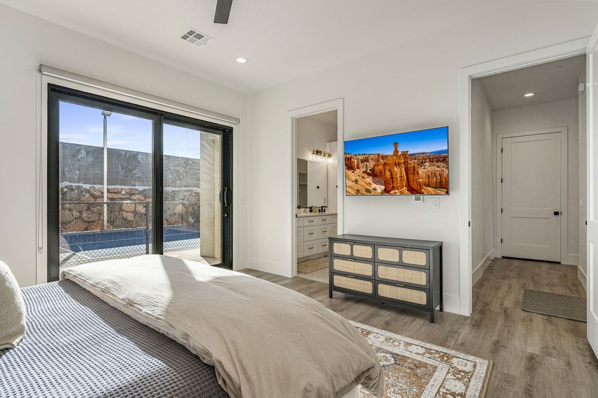 Pecan Valley| Private Pool & Pickleball Court gallery image 5