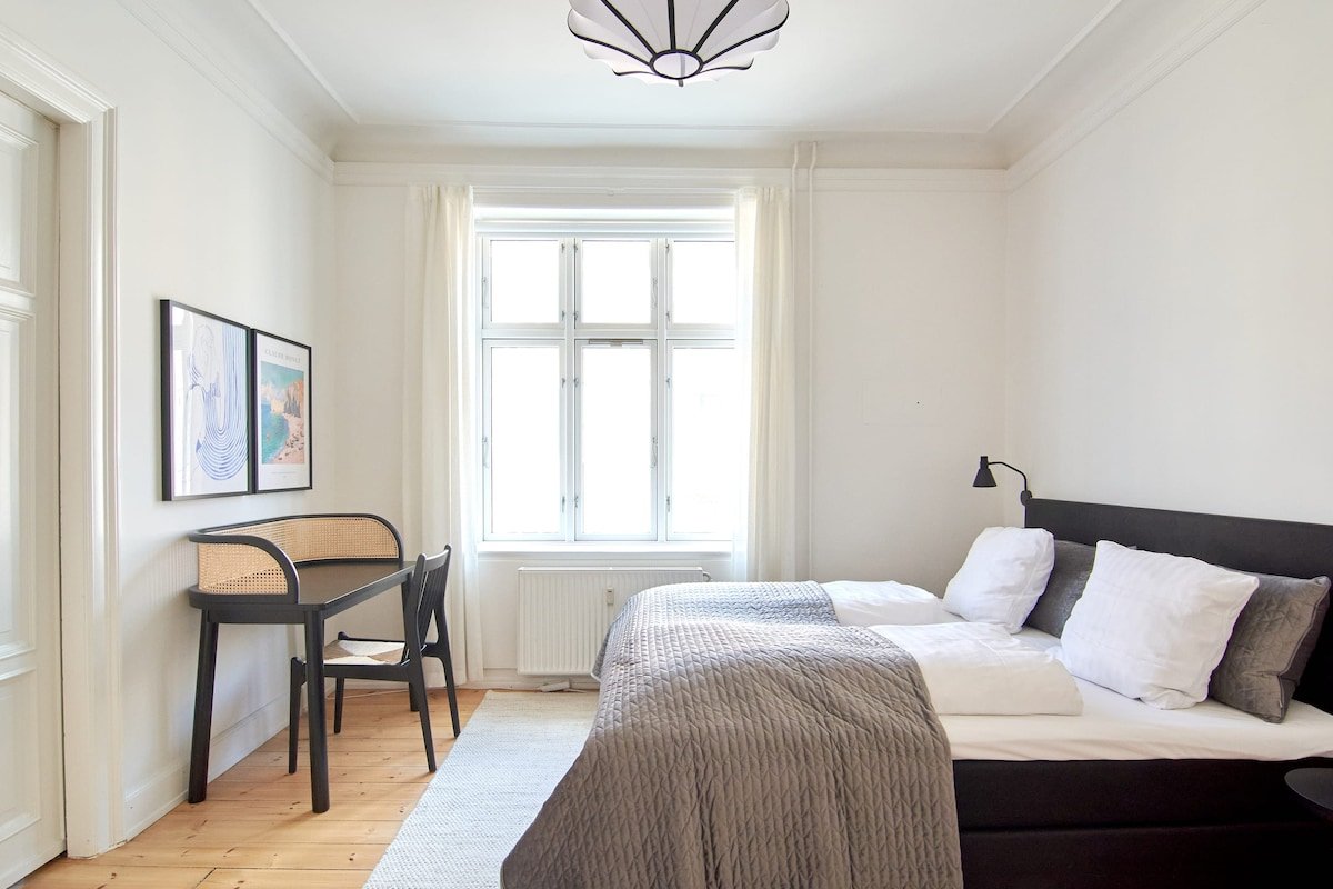 Huge modern & central 2BR loft gallery image 4