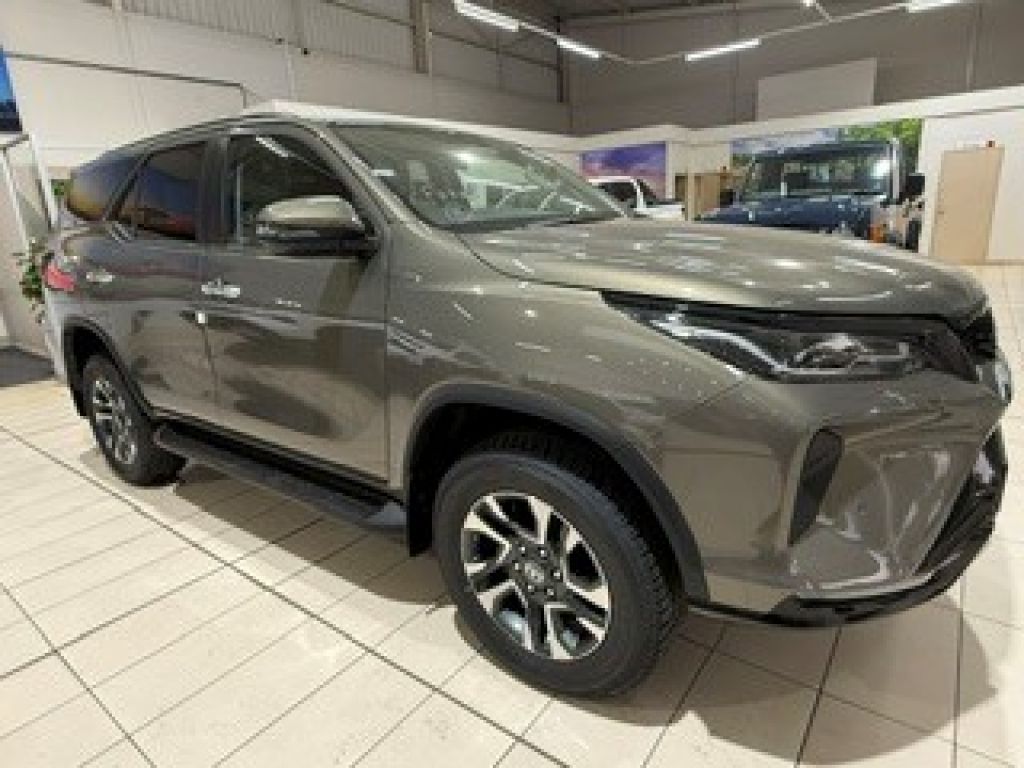 TOYOTA FORTUNER 2.4GD-6 R B A T for Sale in South Africa