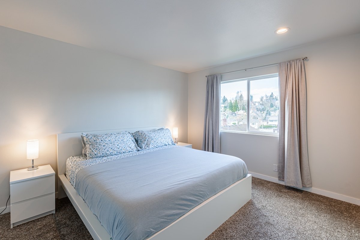 Luxurious 5 Bedroom Home with A/C & EV Charger gallery image 4