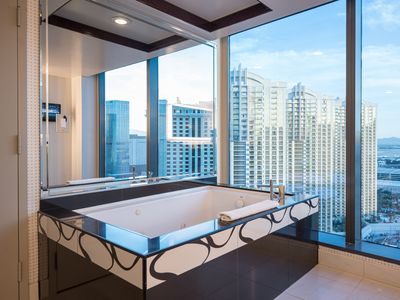 3BR Panoramic View | Jacuzzi | Projection Screen