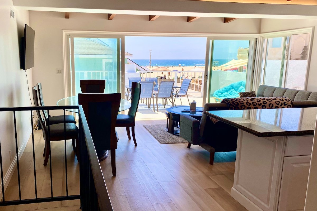 Beach Front House-Newly Renovated – Awesome Home ! gallery image 4