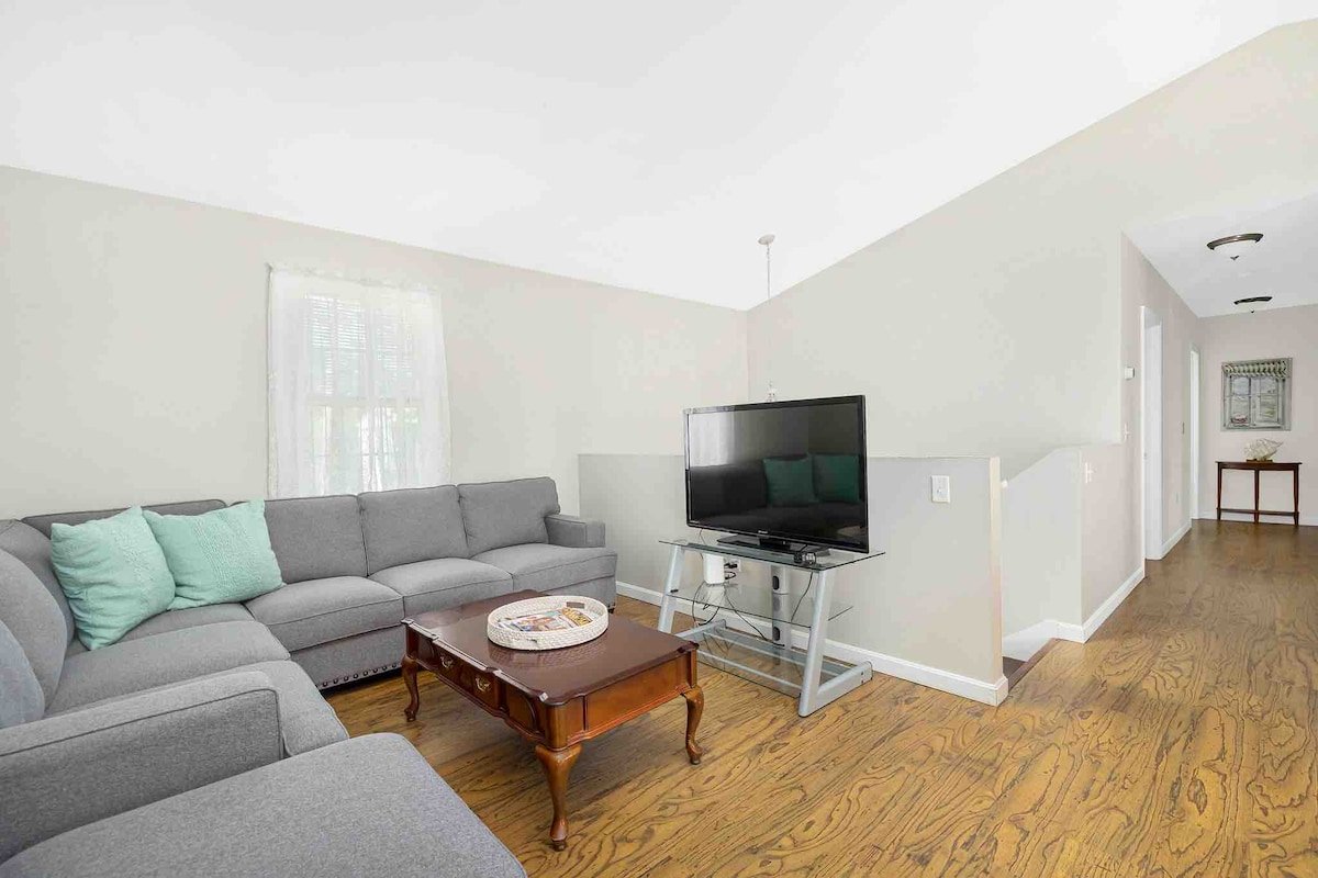 5 Minutes to Narragansett Beach, 5 Beach passes gallery image 5