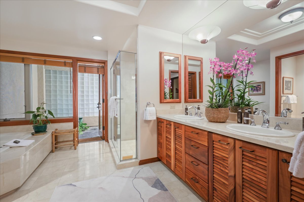 Hillside Villa 2102 – Onsite Staff & Daily Housek gallery image 2