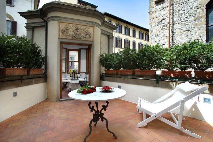 Top Luxury Apartment with terrace in Ponte Vecchio gallery image 2