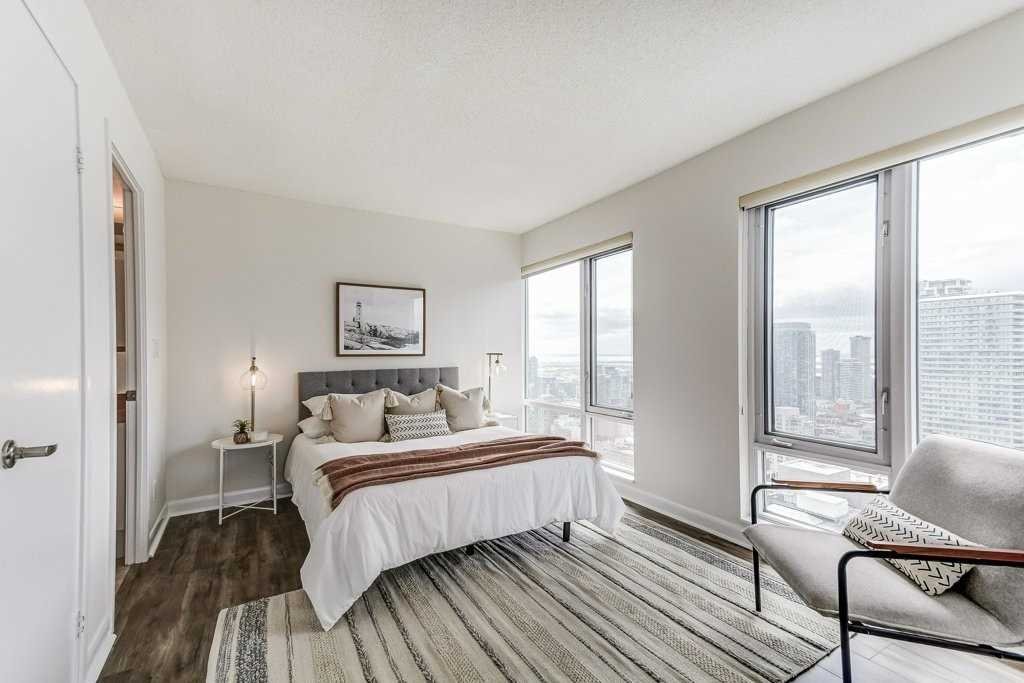 Luxury 3 BED 3 BATH Apartment on the 41st floor gallery image 2