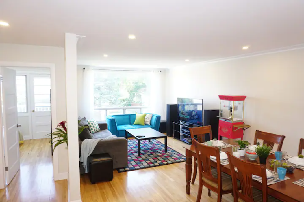 9 bedrooms, 4 bathrooms, 2 kitchens, free parking