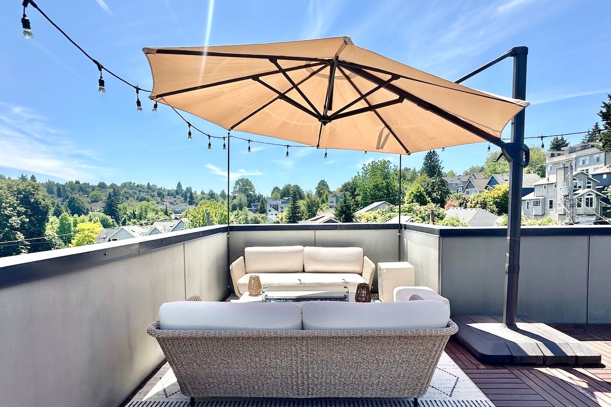 Modern 3B2B near CapHill w Rooftop gallery image 3