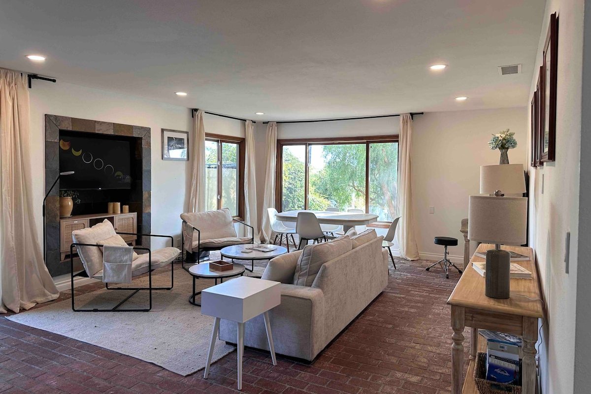 PROMO Malibu Villa w/King • Ocean Breeze • Hot Tub gallery image 5