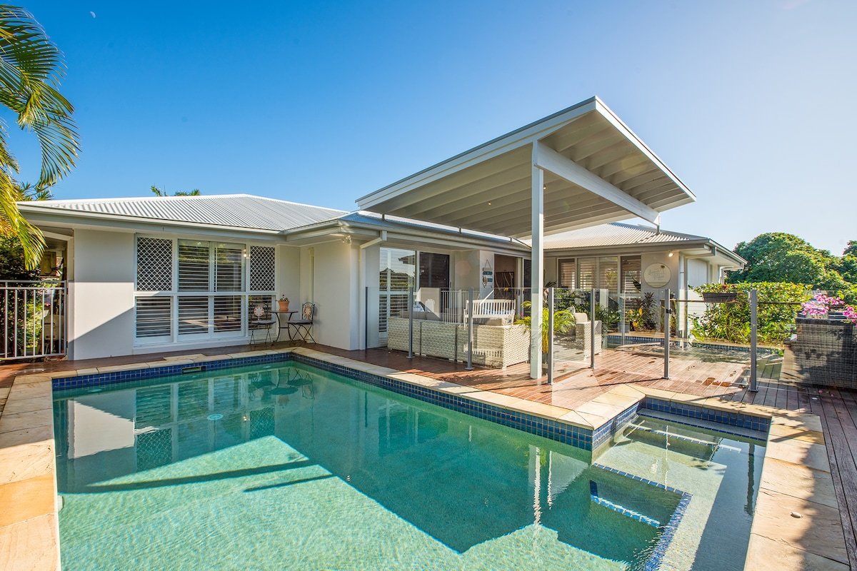 Coastal Retreat – Resort Style Family Home gallery image 2