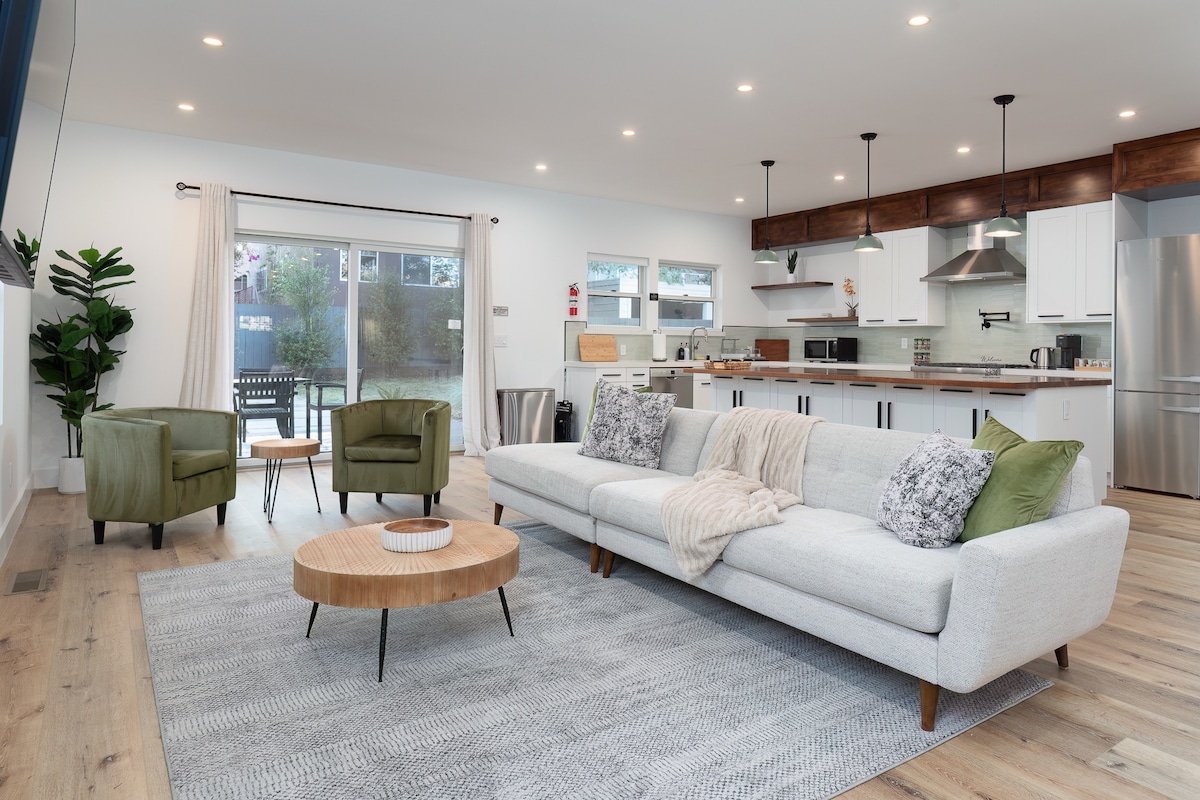 Spacious New Designer Home | 4BR/4.5BA Retreat gallery image 3