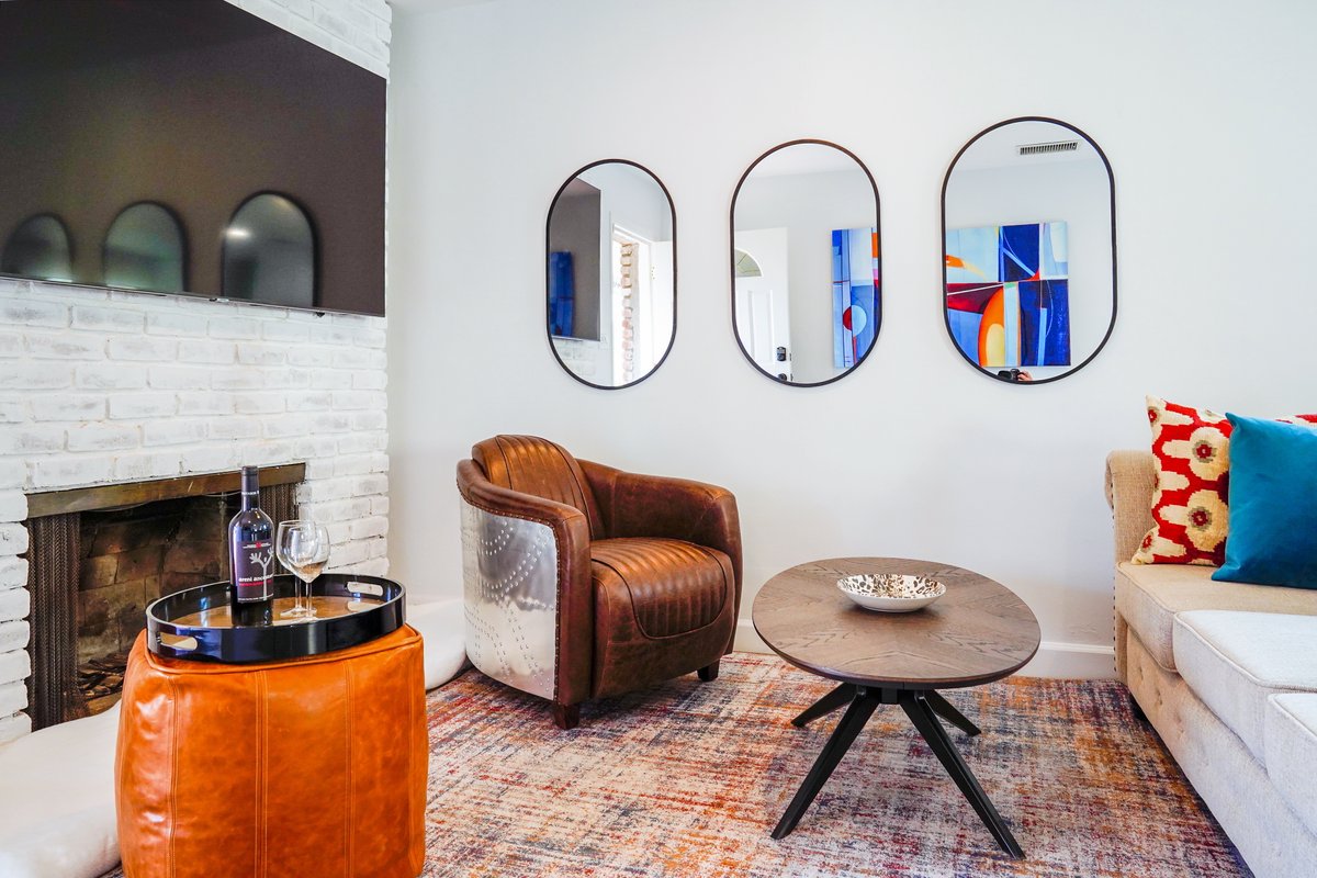 Enjoy La Crescenta Living. Work, Play, Swim.