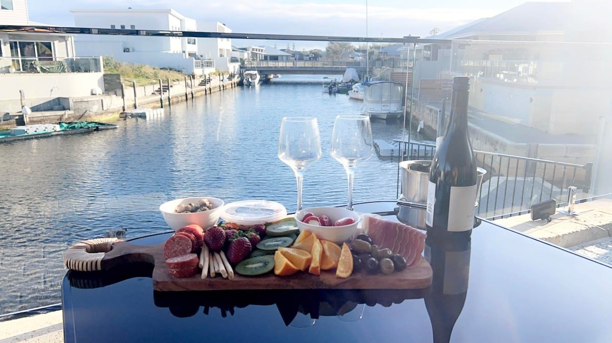 Bluemanna Bliss Canal Stay gallery image 3