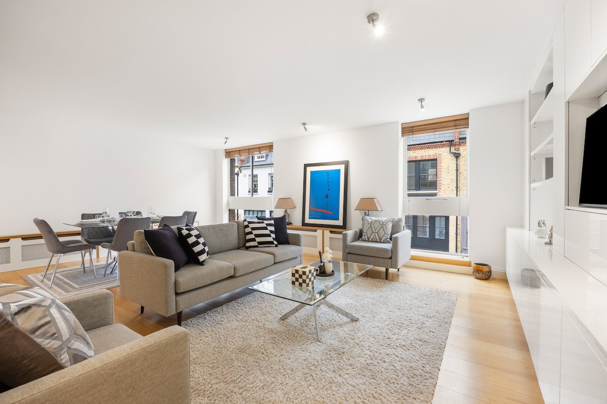 Spacious 2BR Townhouse Knightsbridge & King’s Road gallery image 2