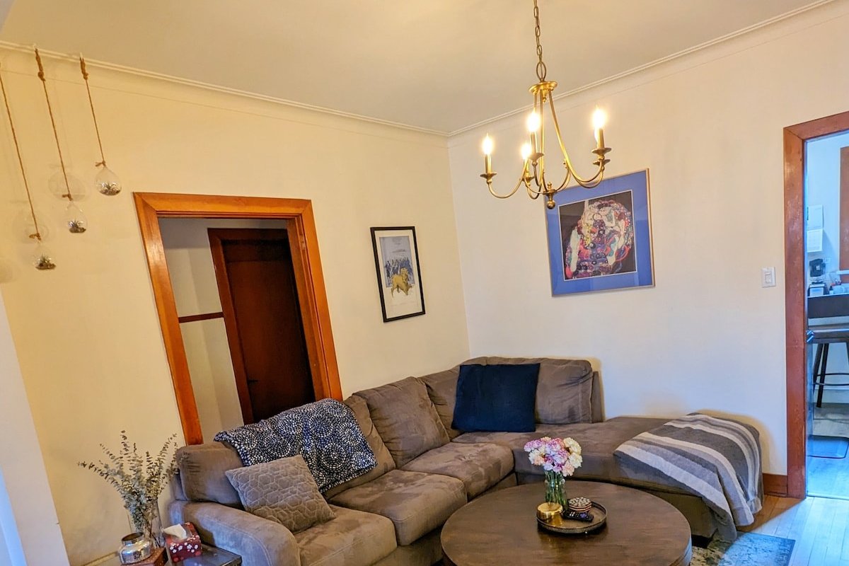 Spacious 2 bedroom in Byward Market w/ parking gallery image 3