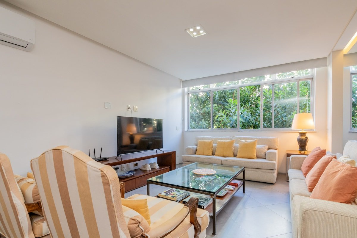 Apto confortável c/garagem/2 quadras praia/Seg.24h gallery image 2