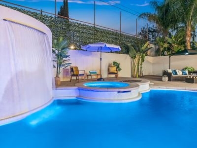 182 – Entertainer’s Dream: Luxury Pool & Spa