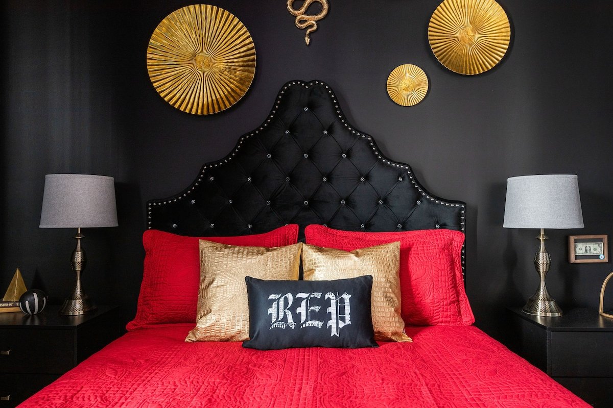 The Cardigan – Swiftie Townhome with HOT TUB! gallery image 2