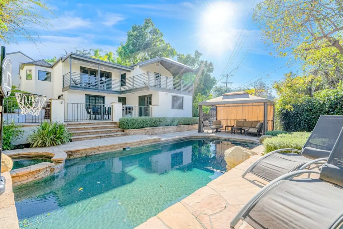 Modern retreat near Universal Studios,pool hottub gallery image 2