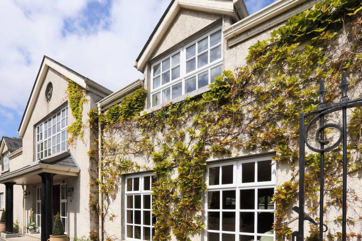 Rare Opportunity to stay on Unique Private Estate gallery image 3