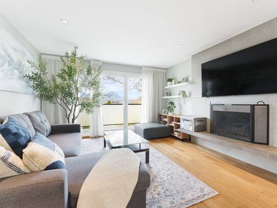 Mountain View, King Bed, & Minutes from Downtown