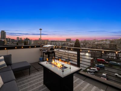 Urban Seattle Getaway – Space Needle Views