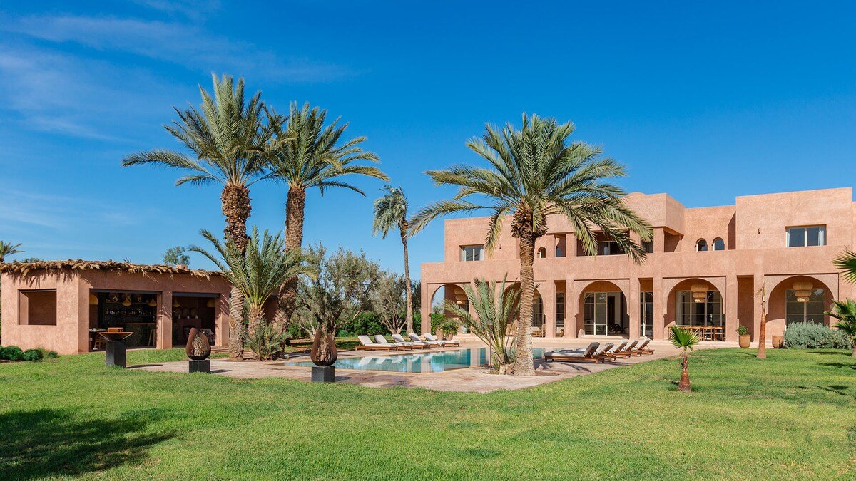 Philonia: 7 Bd, A/C, pool, staff, Palmeraie