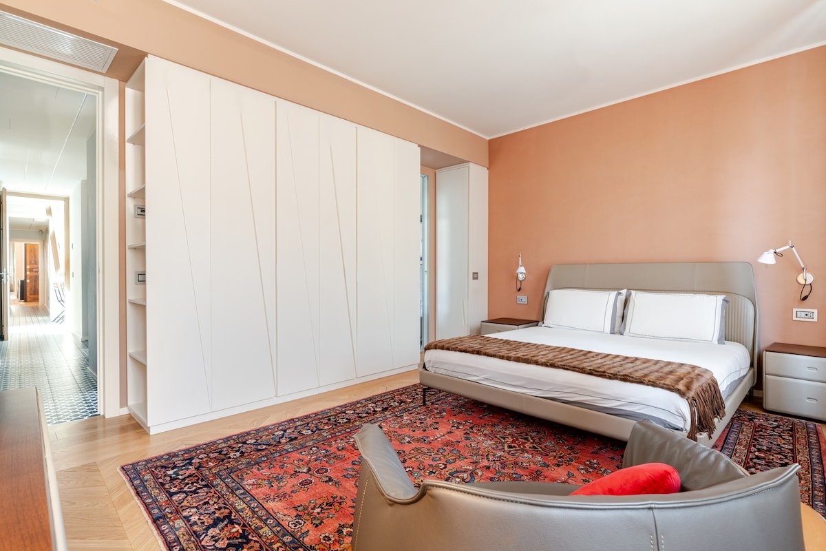 Piazza di Santa Croce il Magnifico gallery image 2