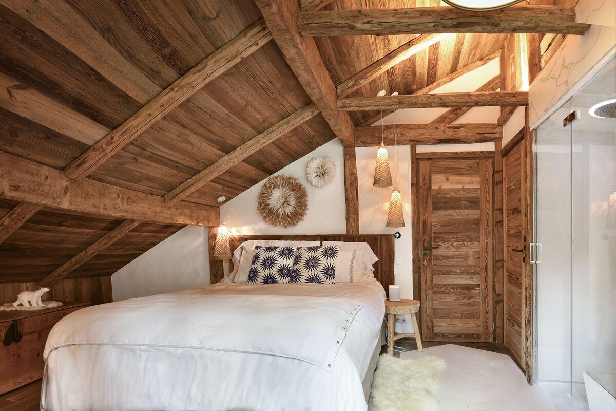 Exceptional chalet facing Mont Blanc for 10 people gallery image 3