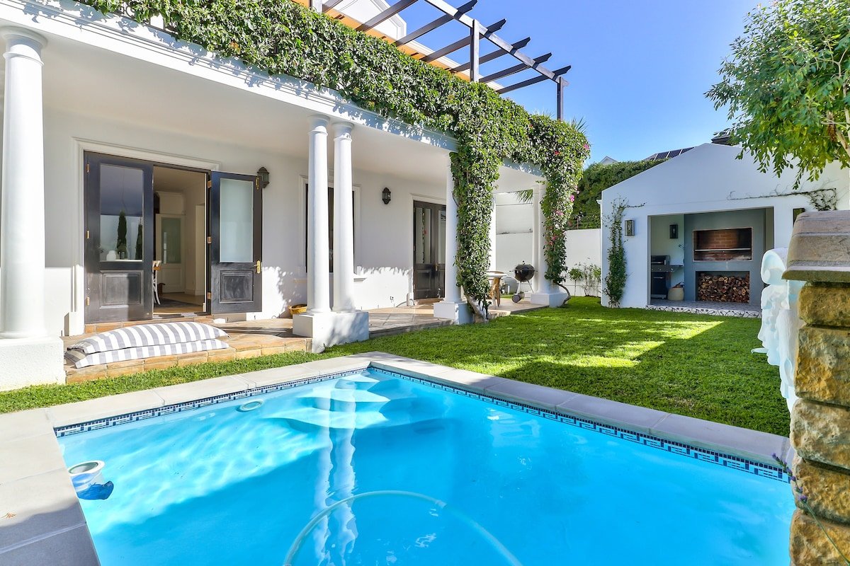 Majestic Mountain View Villa gallery image 2