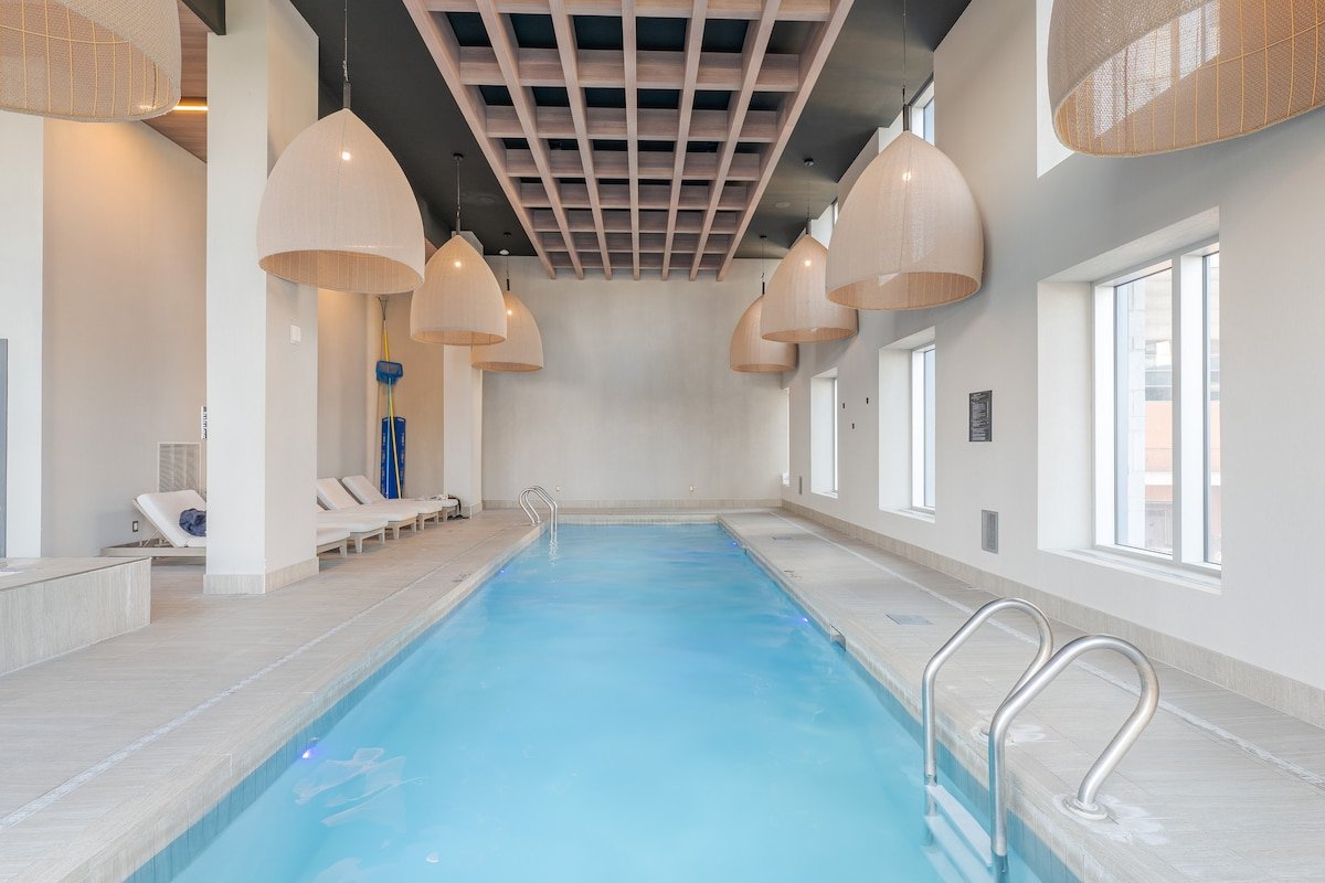 High-Rise 3BR, 3BA Downtown Penthouse gallery image 4