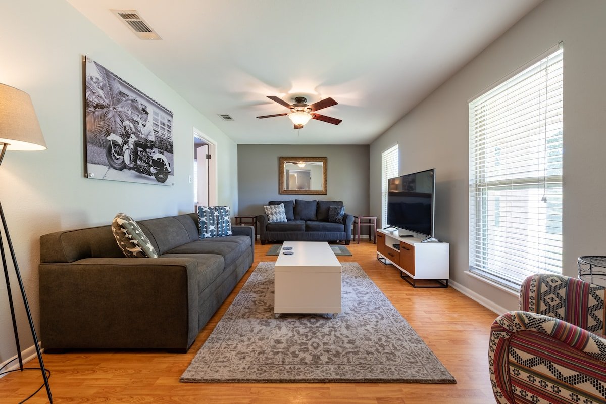 House on the Hill w/ Heated Pool gallery image 3