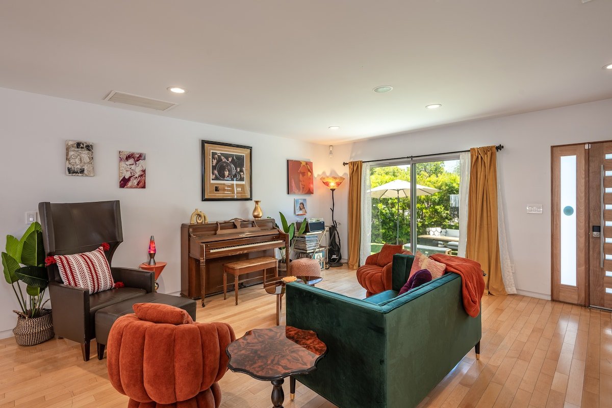 West LA Gem | Hot Tub, Outdoor Dining & Fire Pit+ gallery image 3