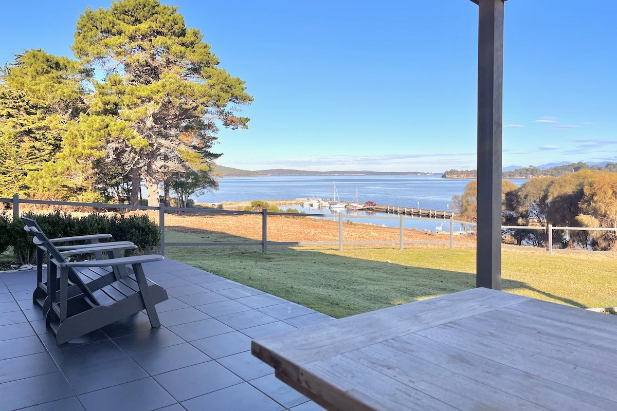 Waterfront Bruny Island Stay; Beach, Views, Luxury gallery image 3