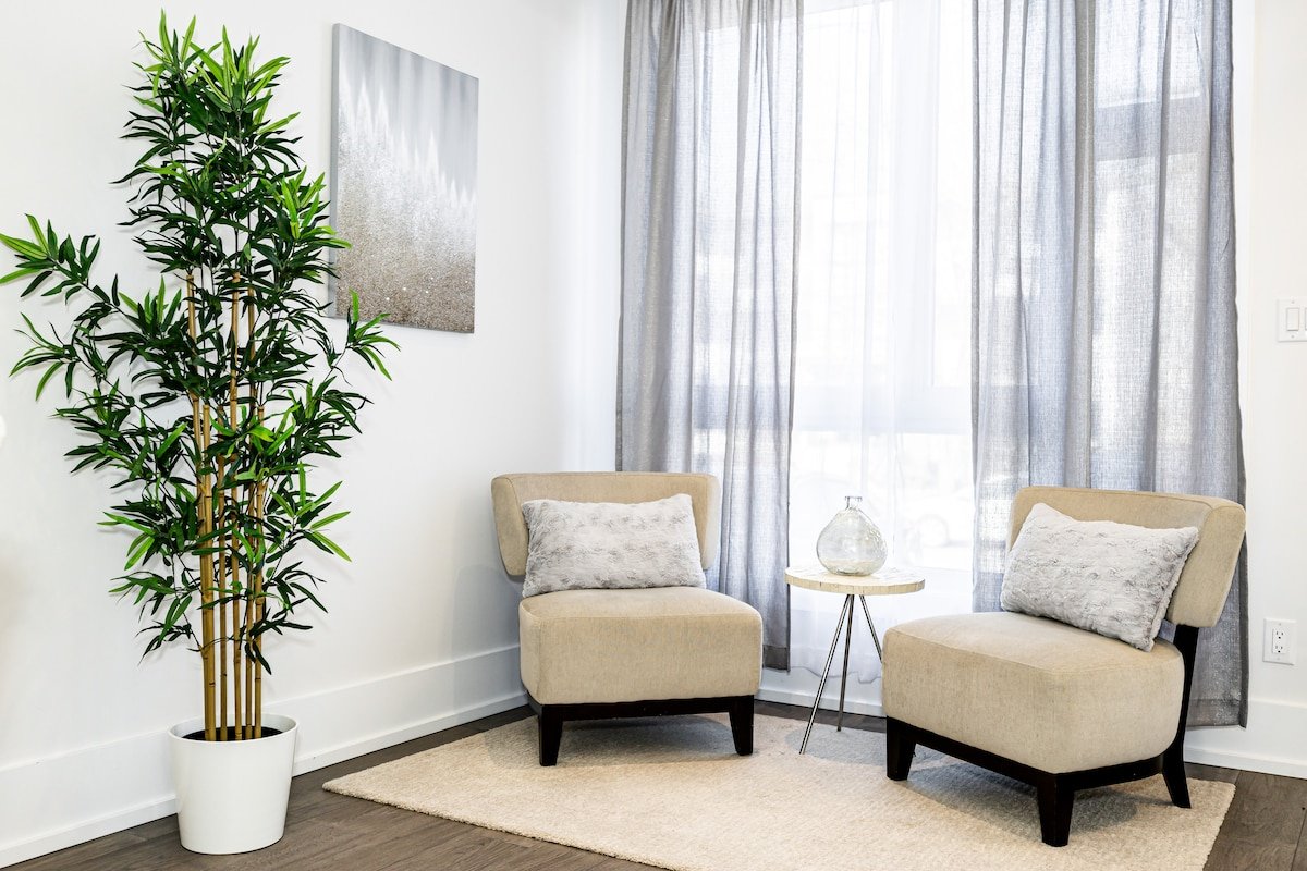 New & Luxe 3BR Home in Central Toronto gallery image 3